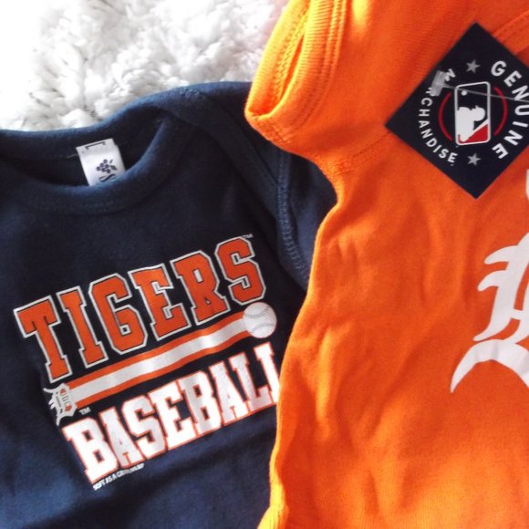 NEW - 2 Pack Detroit Tigers Infant Bodysuits - 6 Months - Picture 2 of 9